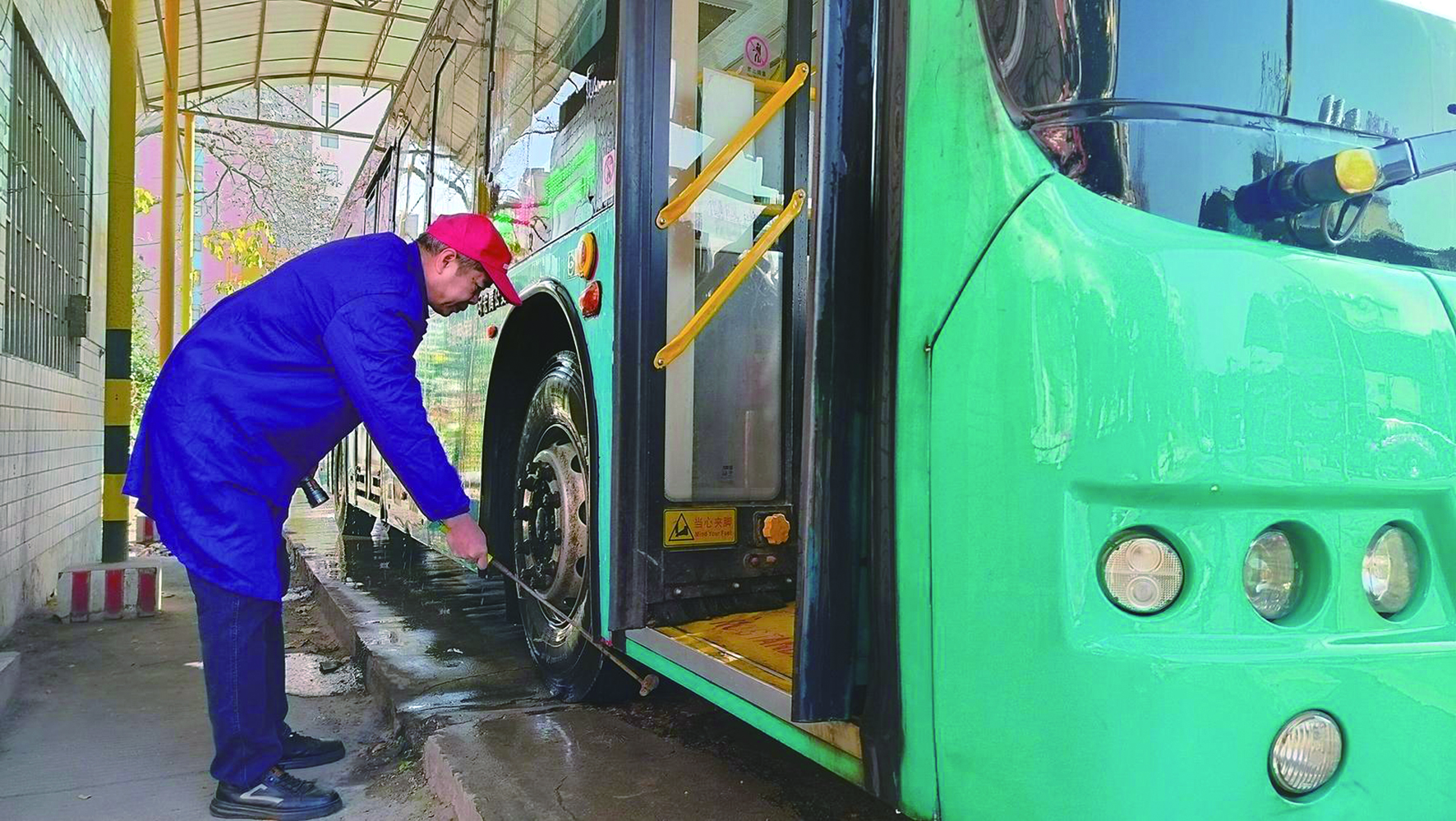 春運首日，我司各汽車站以熱情服務(wù)—— 讓乘客臉上多一份笑容